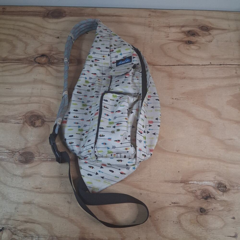 KAVU Rope Sling Bag Tan Geometric Arrow Print Yellow Zippers Crossbody Backpack